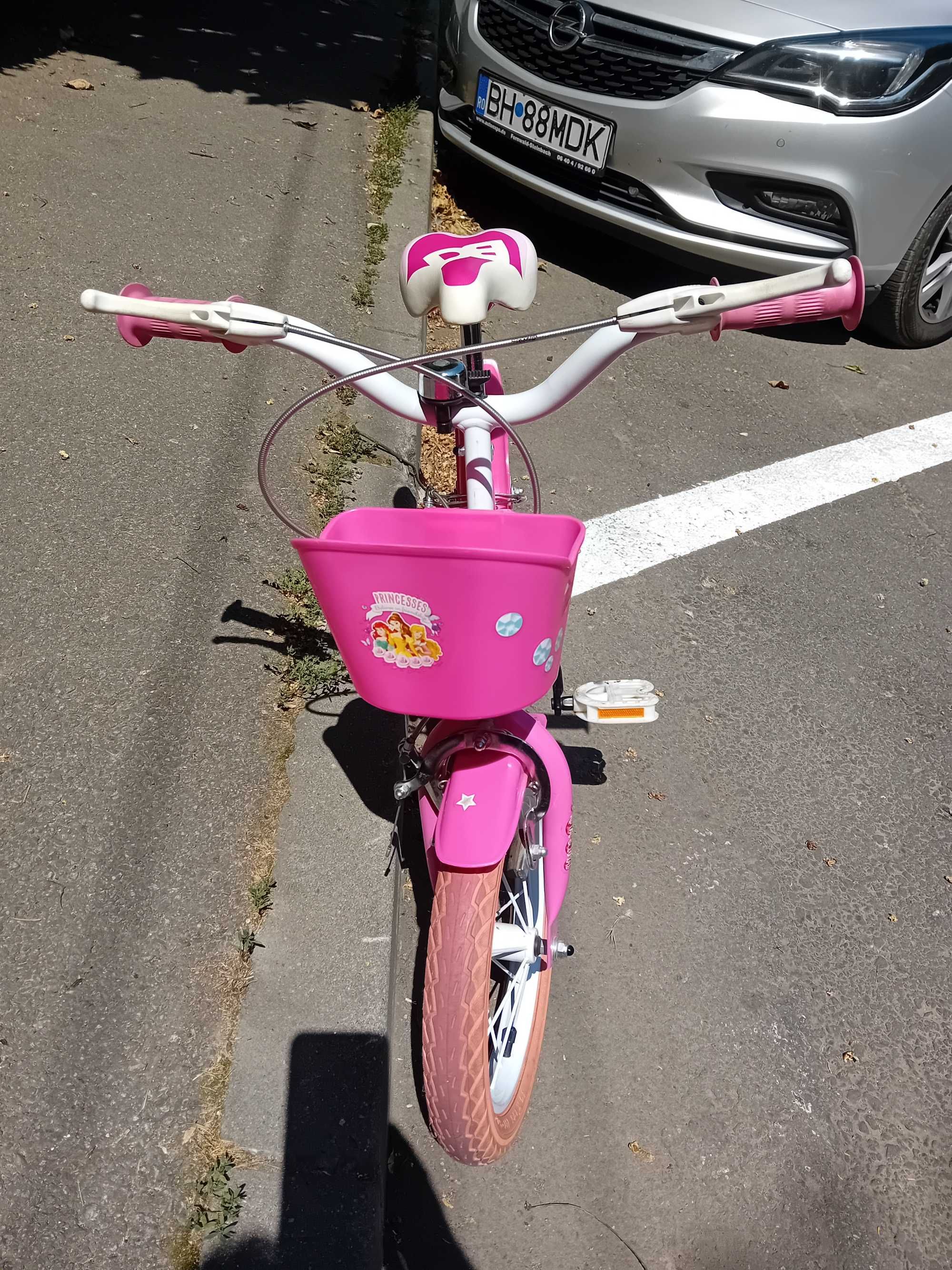 Vand bicicleta pentru fete