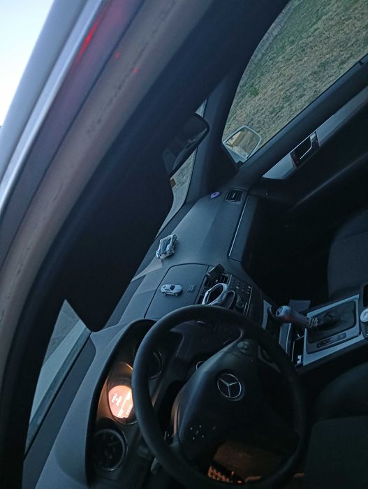 Vând  Mercedes c clas