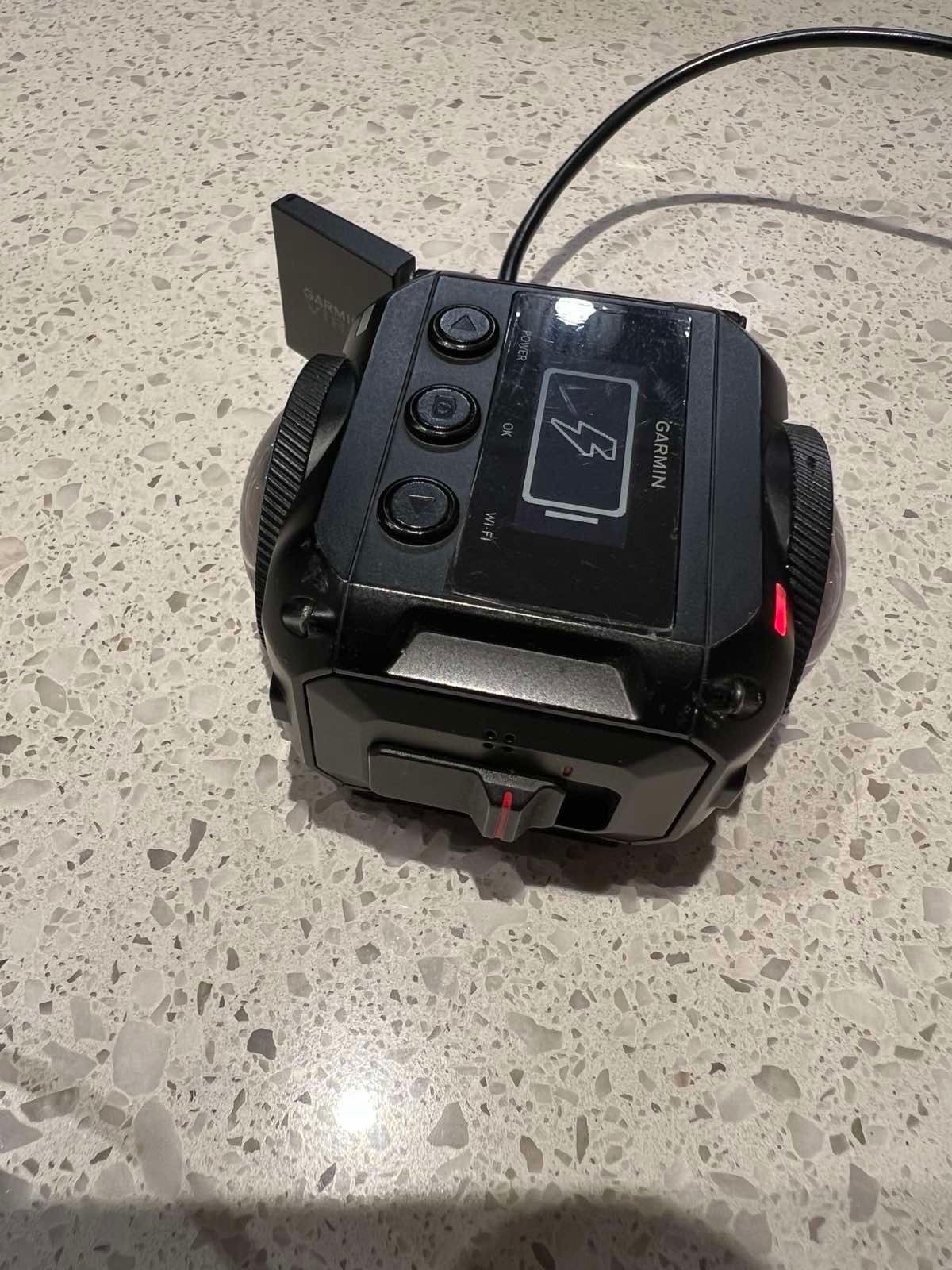 Garmin Virb 360 , водоустойчива с титаниев корпус