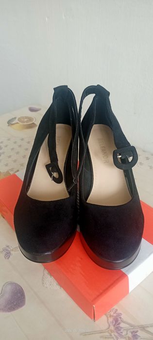 Продаются туфли черные, замшевые туфли. Новые. 5000тг.