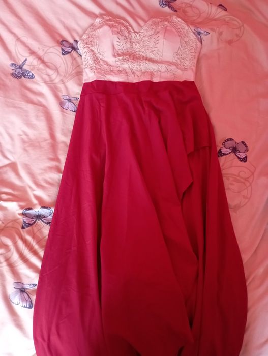 Vând rochii elegante de seara