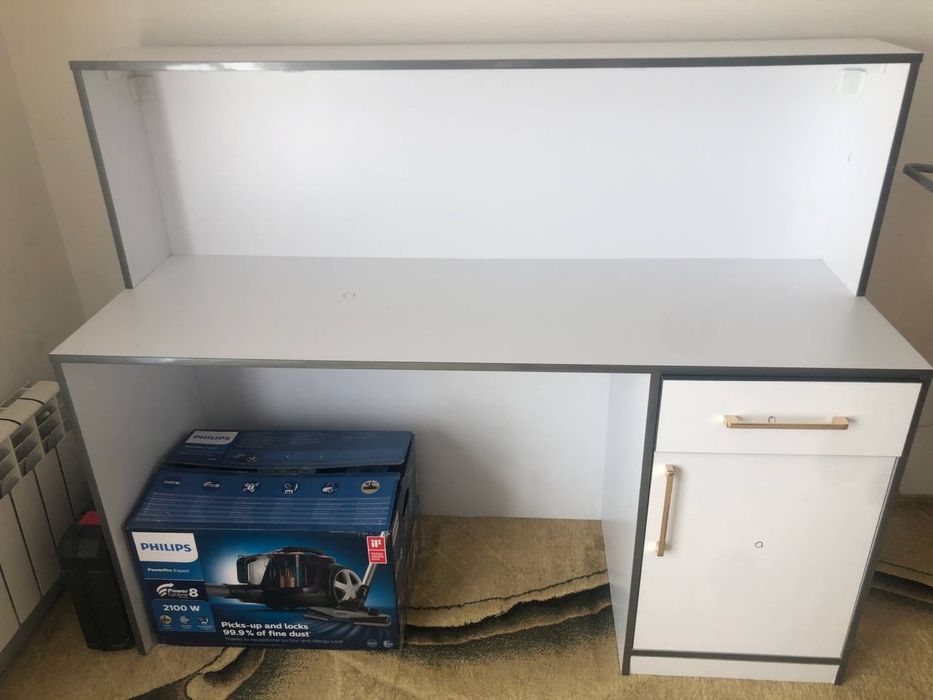 Vitrina sotiladi yengide