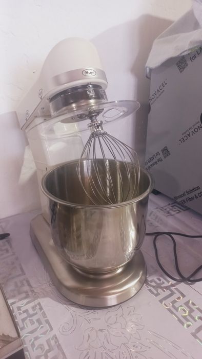 Продается новый миксер