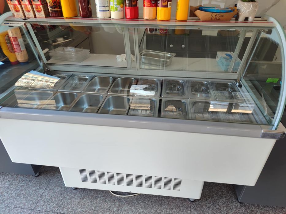 Хладилна витрина