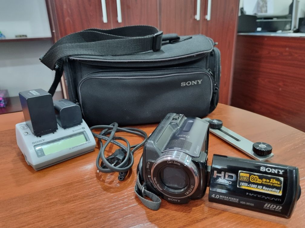 Видеокамера SONY HDR - CX100