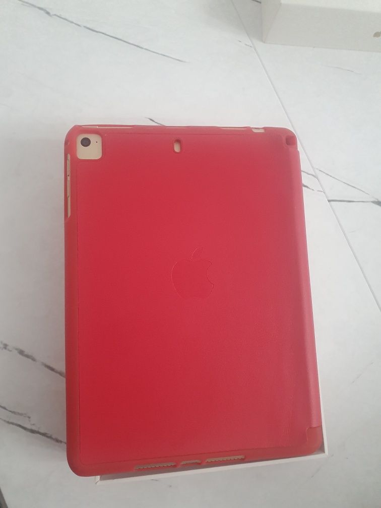 Продам iPad mini 4