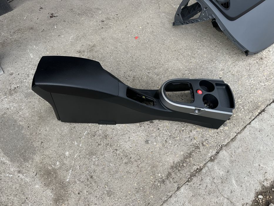 Централна конзола със подлакътник за Сеат Алтеа