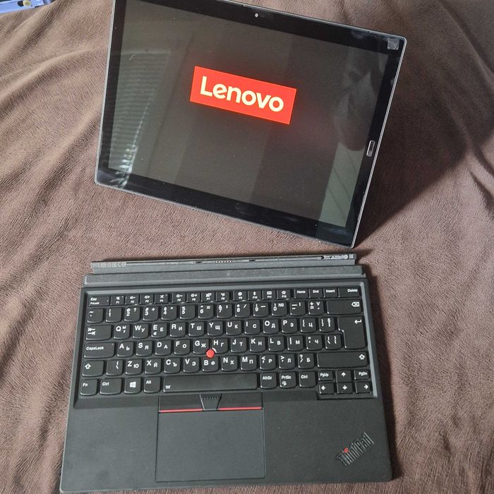 Продавам лаптоп таблет Lenovo ThinkPad X1 Tablet 3 Gen
