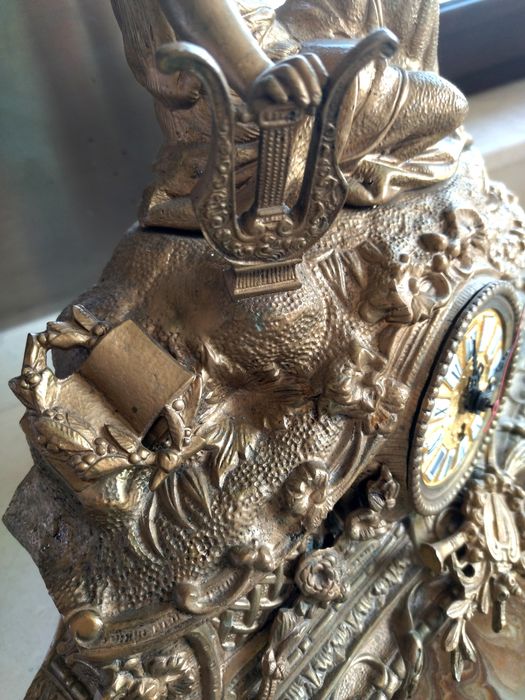 Античен настолен часовник