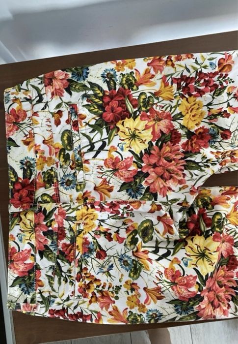 Blugi Zara florali albi multicolor