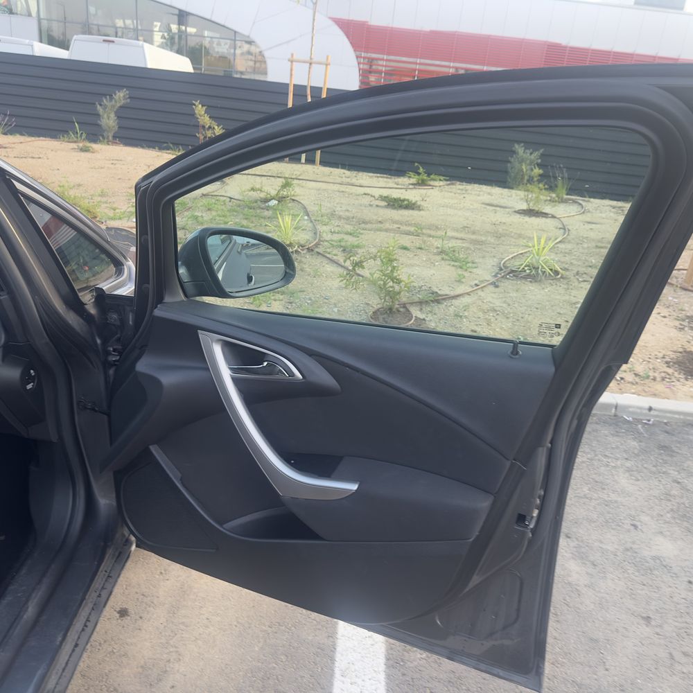 Opel Astra J 1.6 diesel • 2011• 253.000 km • Manual