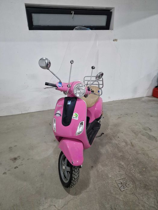 Piaggio Vespa LX50 PINK