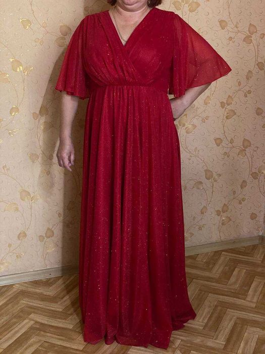 Шикарное вечернее платье на праздник.