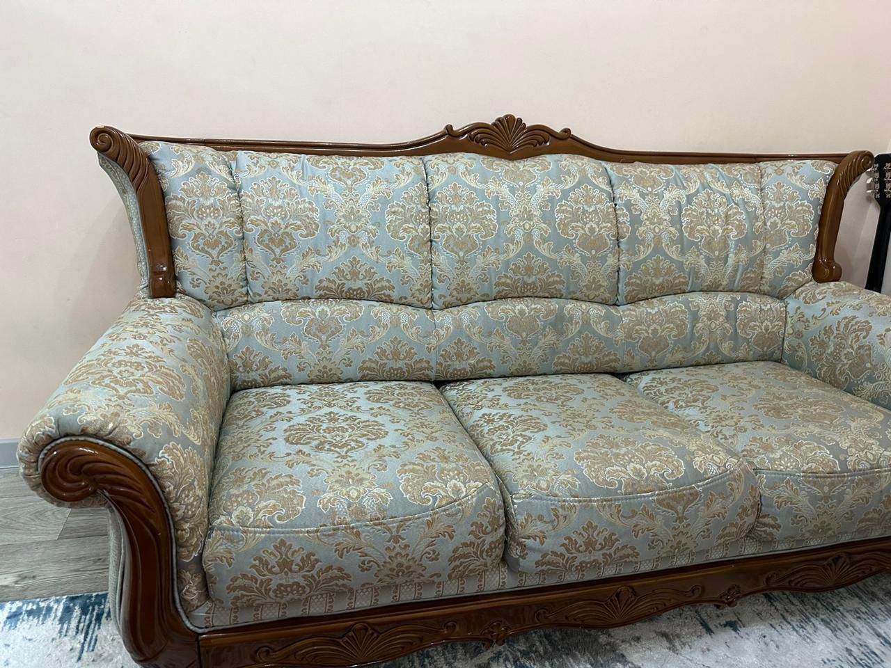 Срочно продам диван