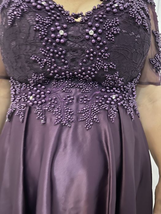 Rochie eleganta Mărimea 42  Trimit prin curier cu plata in cont  Pret