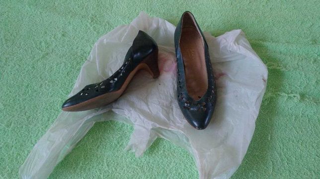 Продам женские туфли, размер 7 , б/у, Италия