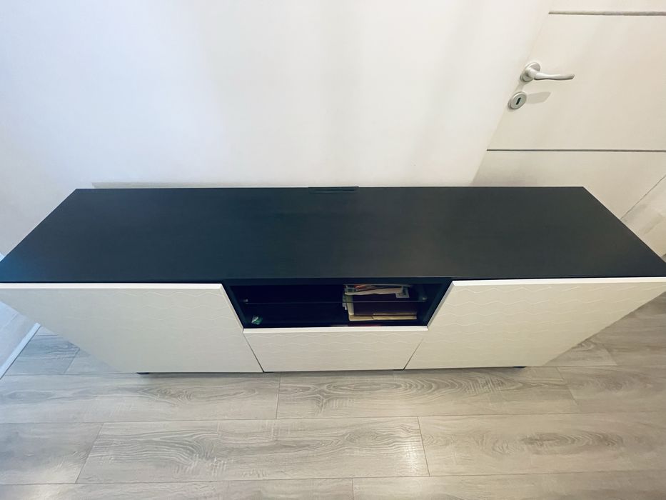 Comoda TV cu usi si sertar