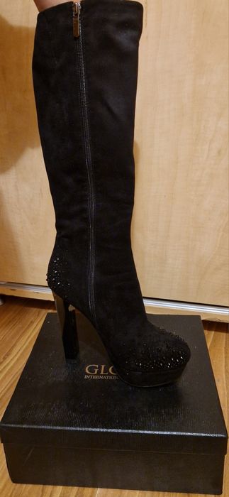 Cizme de dama inalte cu toc