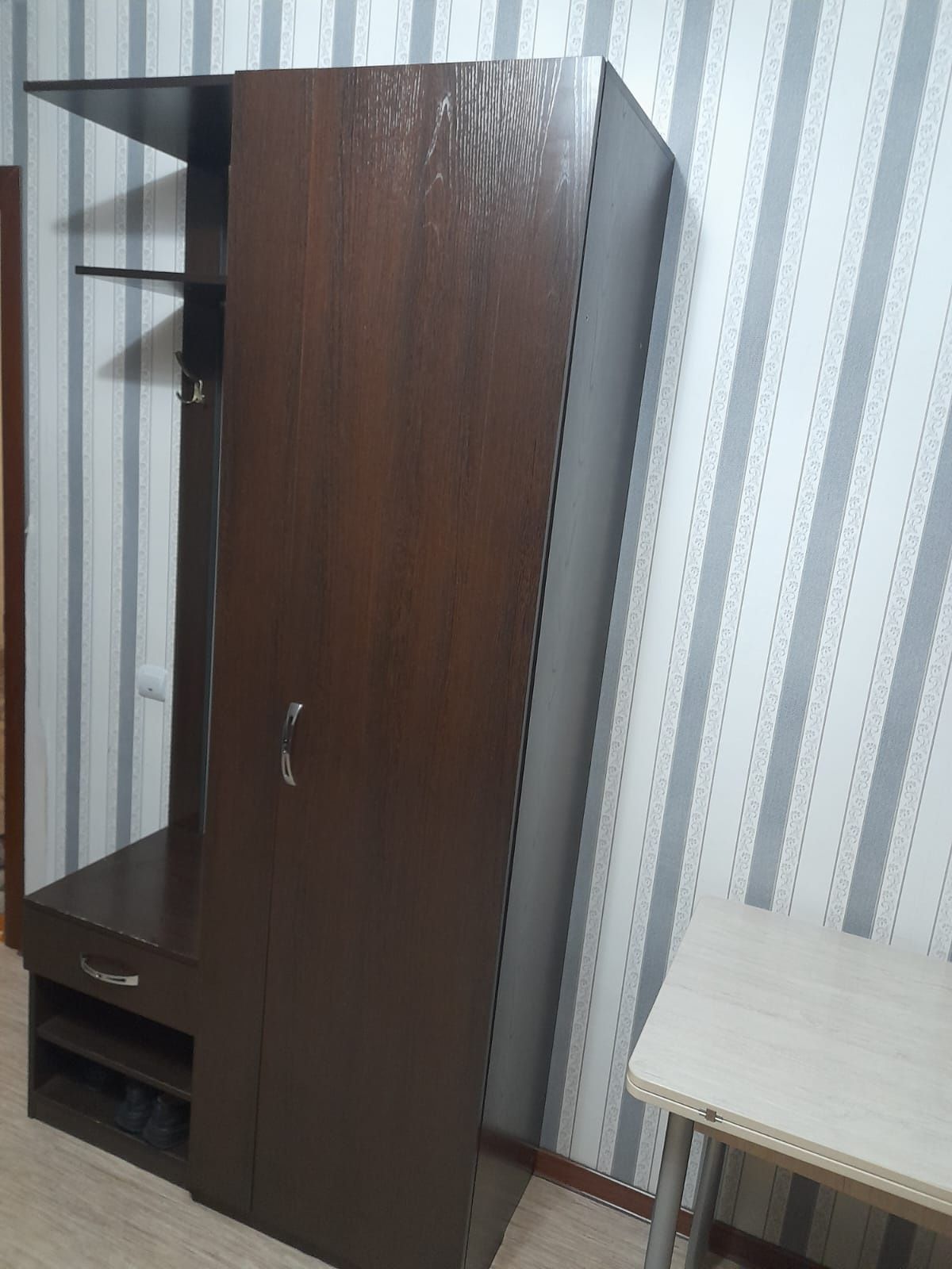 Продам шкаф в прихожую
