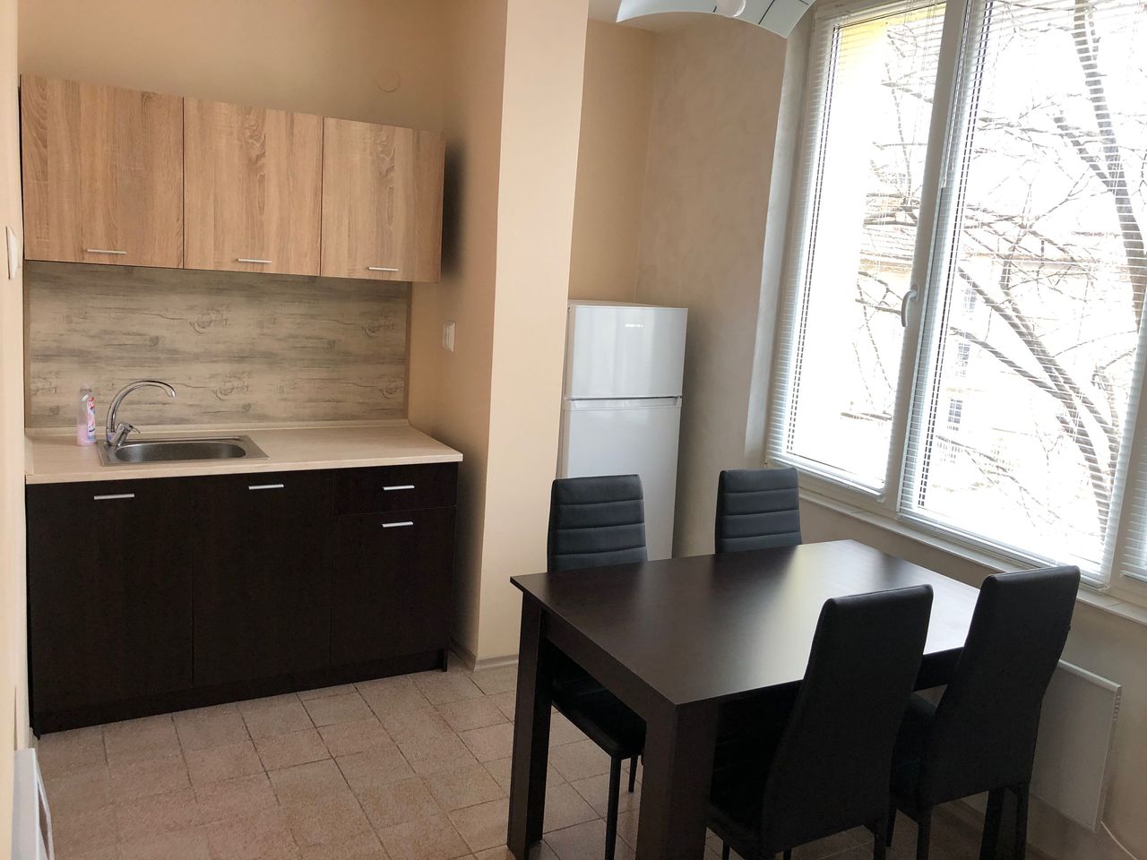 Дава се под наем Двустаен апартамент в Враца, Център - 75 кв.м за 295.8 € - Снимка #5