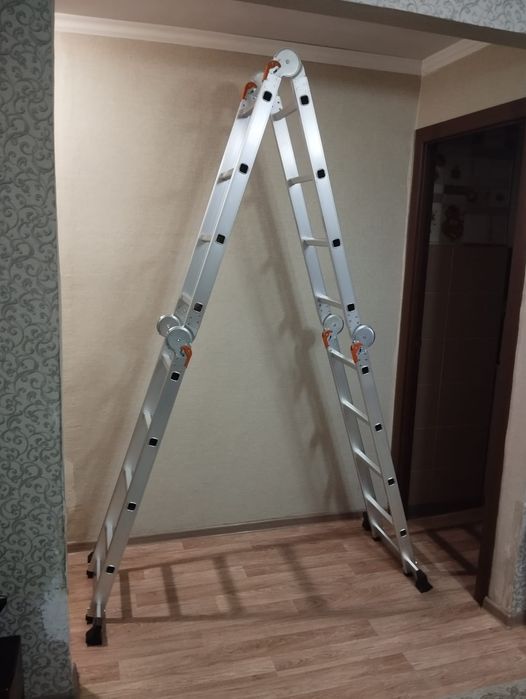 Продам новую лестницу раскладную стремянку  4,5 метровую