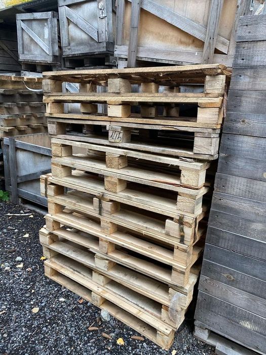 Поддоны и деревянные ящики..