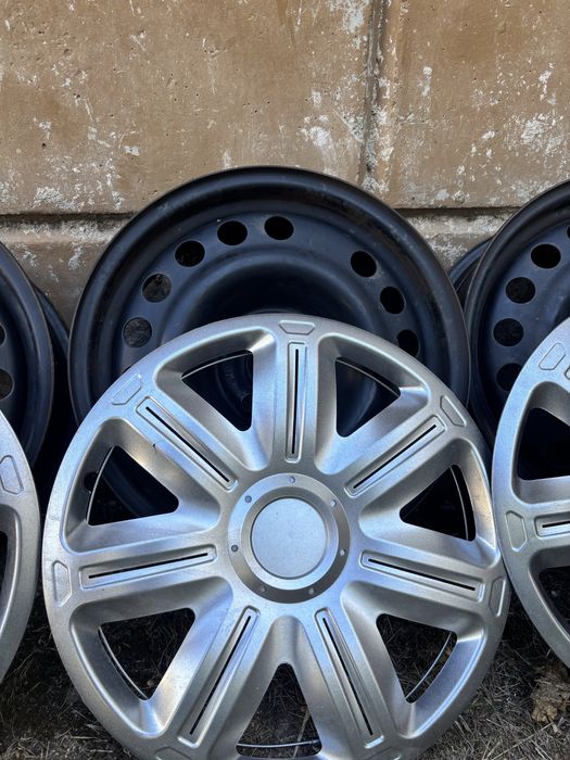 Джанти 15-ки със 4 отвора.