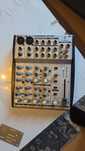 Продавам пулт behringer