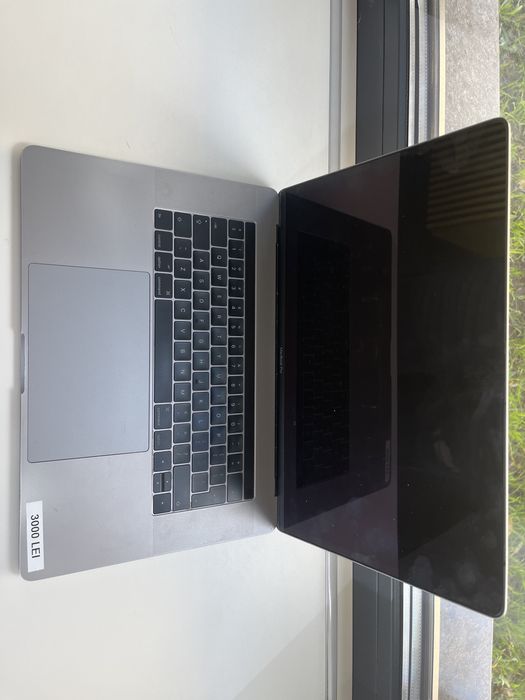 MacBook Pro 15.4” 1TB Produs In Stare Buna