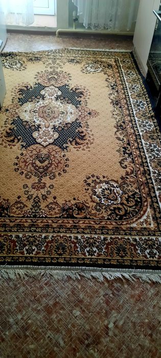 Продам ковёр в хорошем состоянии.