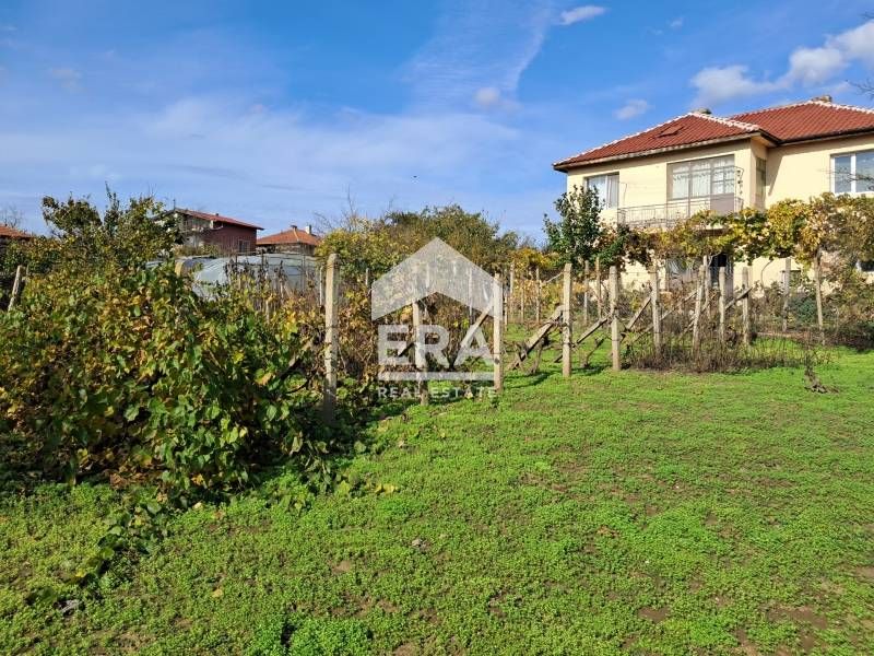 Урегулиран поземлен имот за продажба, с влязъл в сила ПУП и ПРЗ, в сел