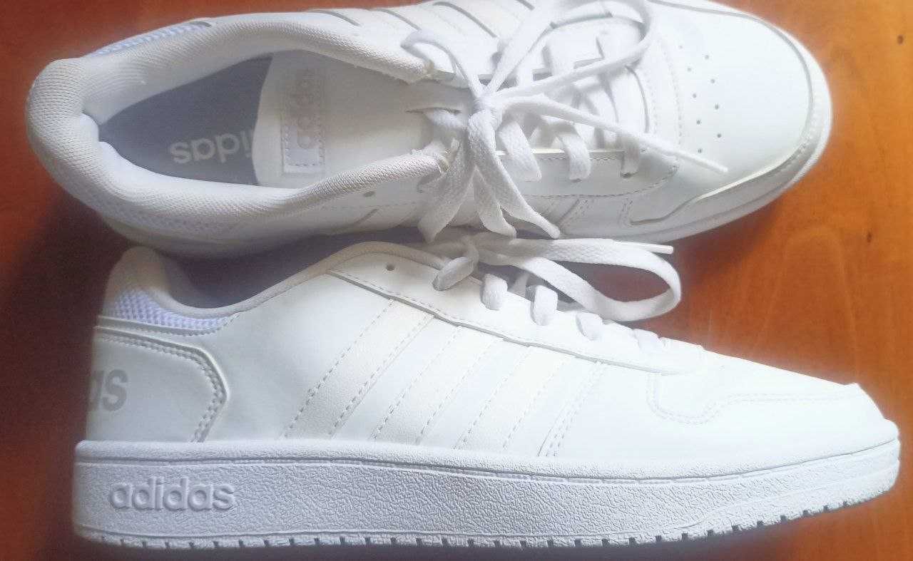 Новые кроссовки adidas размер 39