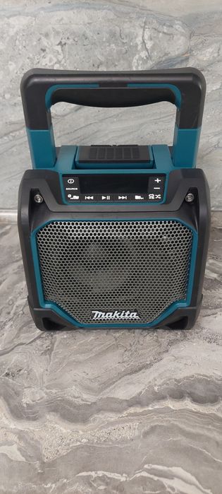 Vind Boxa cu Bluethoot  Makita DMR 202 + Acumulator 6Ap 18V Makita Nou