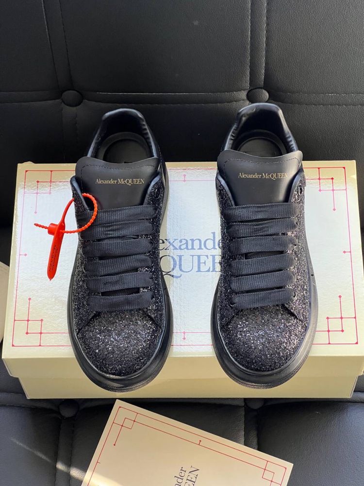 Adidasi Alexander Mcqueen dama noi!