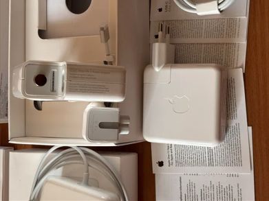 . - от MacBook 60W - зарядка, блок питания, щнур макбука