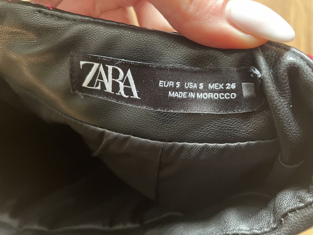 Zara кожена пола