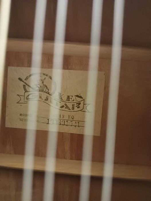 Продам 12 струнную аккустическую гитару