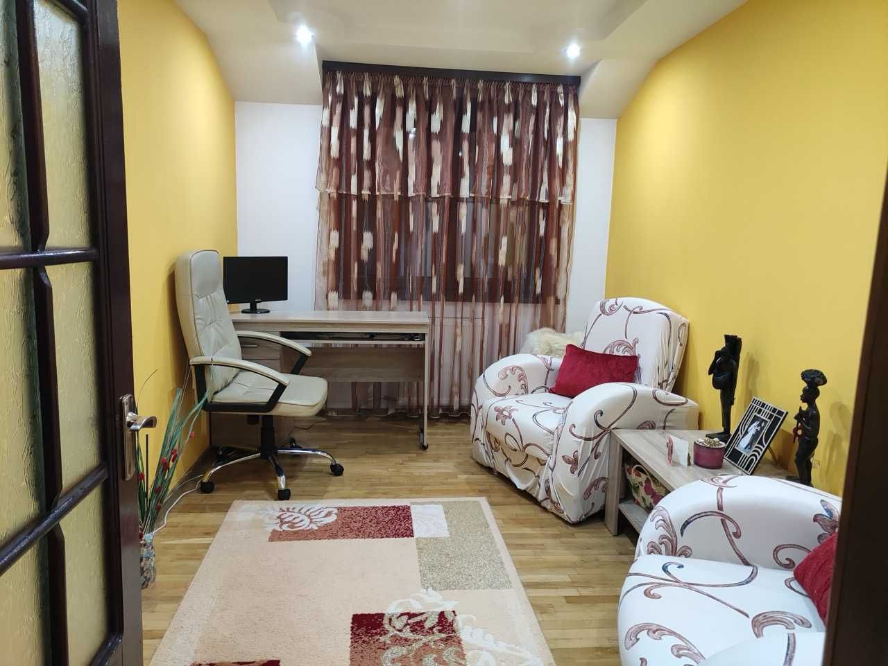 Apartament 3 camere decomandate, 80 mp, Zamca, zona casa de pensii