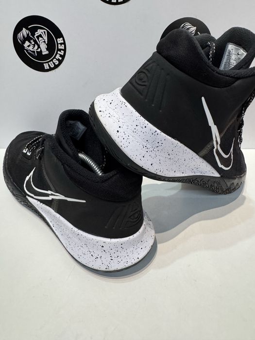 Маратонки NIKE KYRIE FLYTRAP .Номер 43