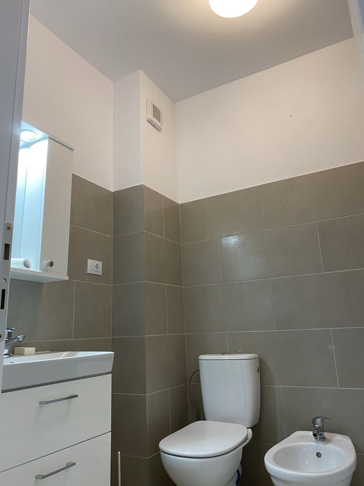 PF apt 2 camere capat cug statie tramvai