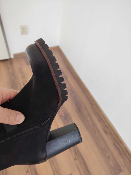 Cisme din piele intoarsa negre