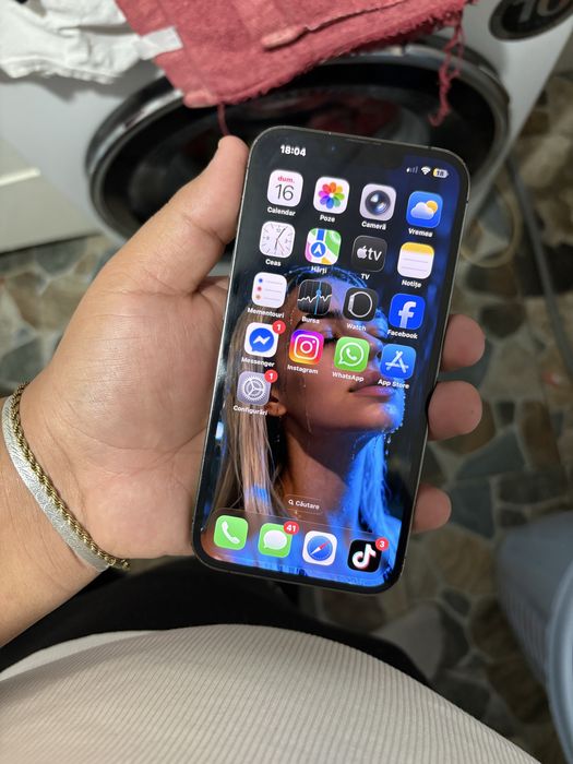 Iphone 13 pro stare buna sanatate baterie 78 vine cu o husa la el