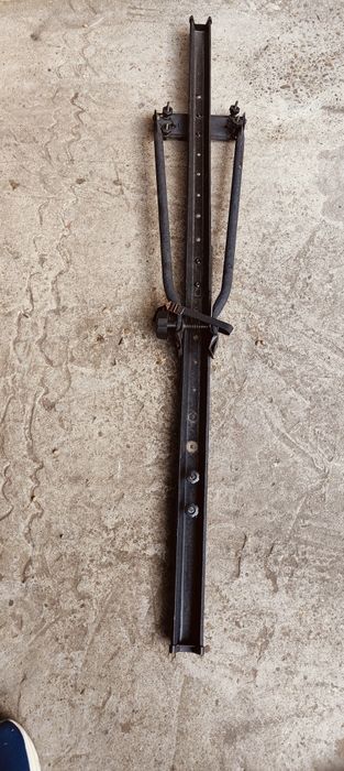 Vând suport bicicletă pentru bare de plafon