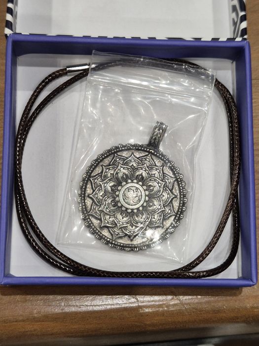 Колие с лилав кристал