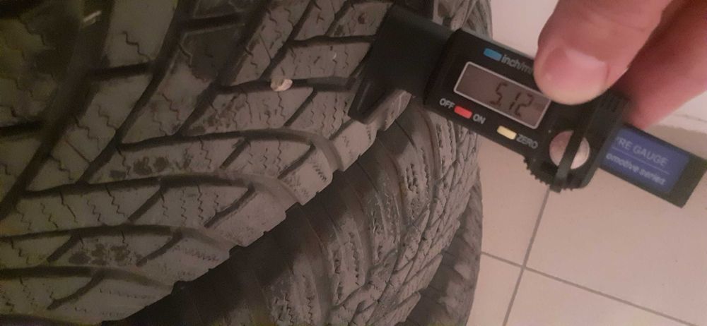 Зимни гуми  Bridgestone - 235/65/17 - 4броя !