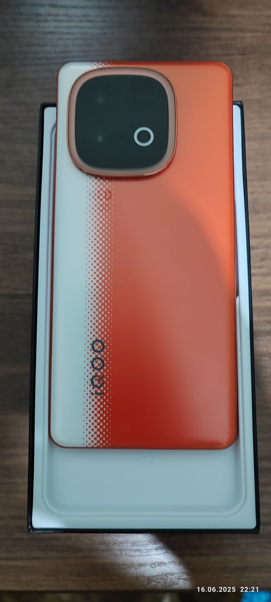 Продам в Астане новый смарт iQOO Neo10  16/512 ГБ