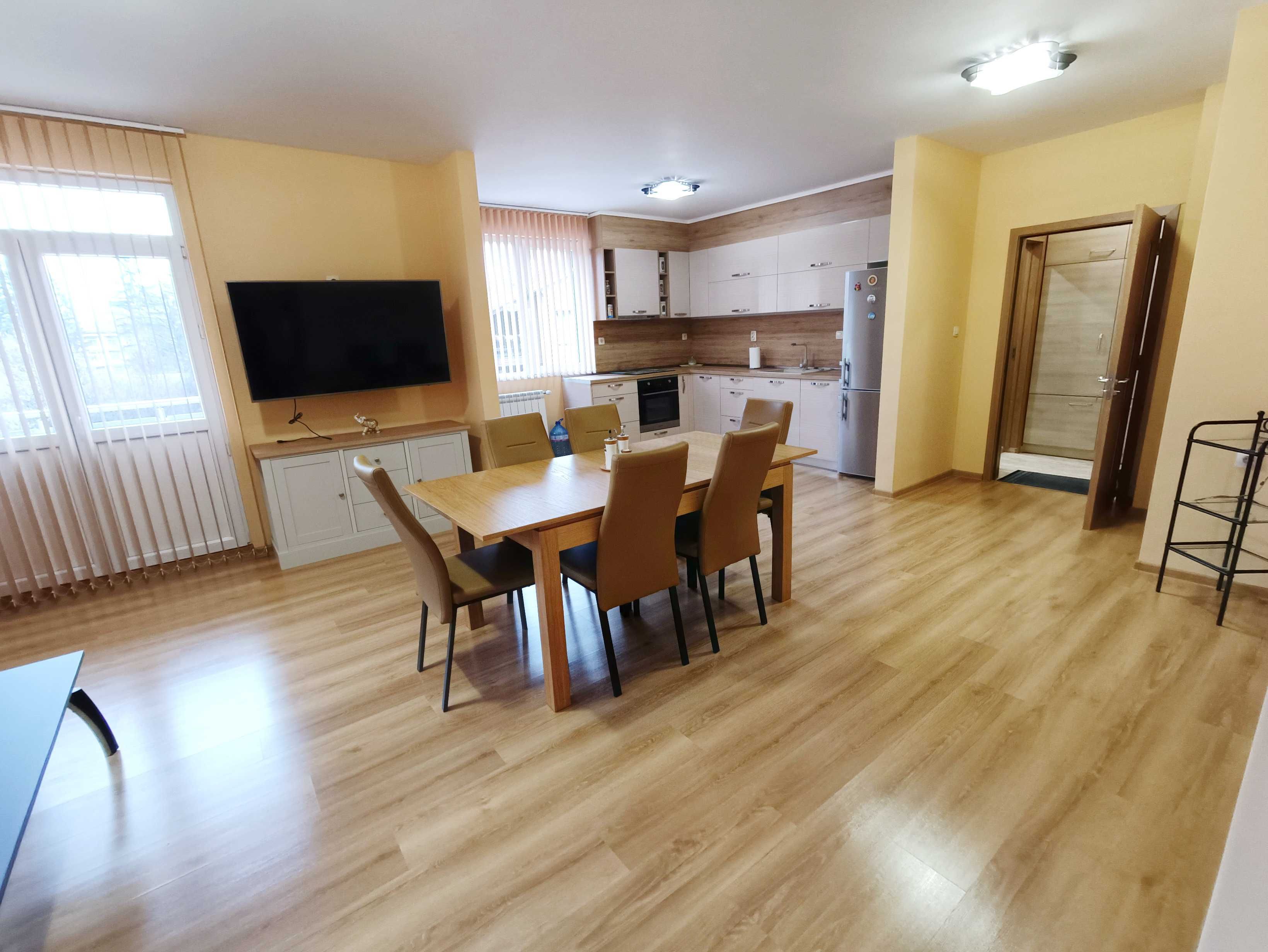 Нов обзаведен 3-стаен апартамент с гараж в широк център на Велинград