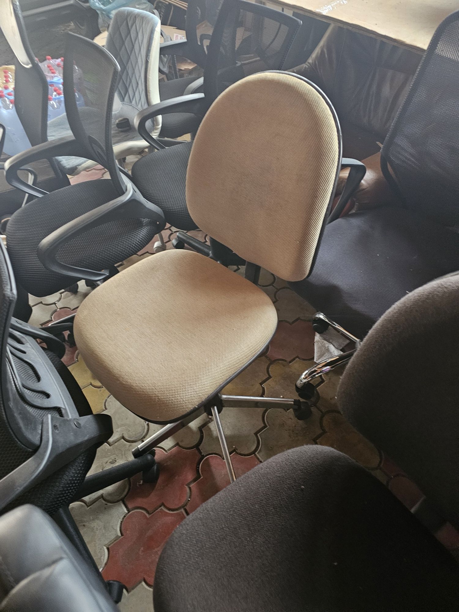 Vând scaune ergonomice