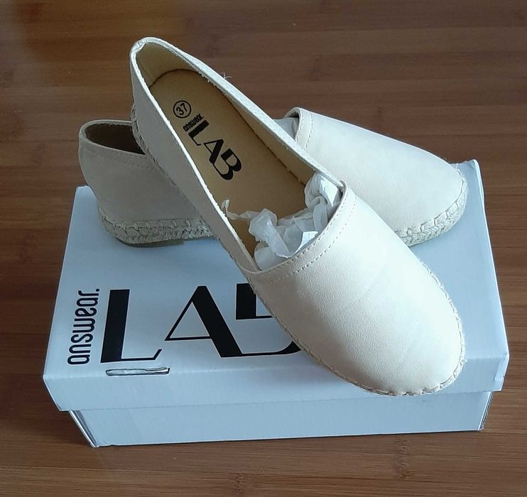 Бежови еспадрили