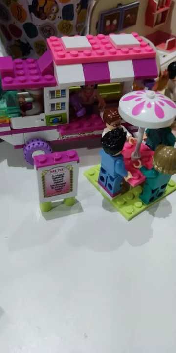 Joc constructii tip Lego Friends City 102 piese Snack House Car